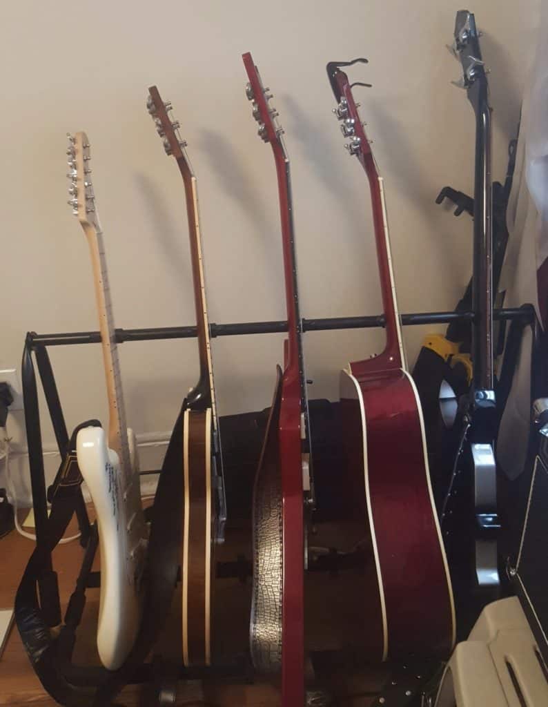 Review: Hercules GS525B 5-Piece Guitar Rack - why would anybody need this? 13