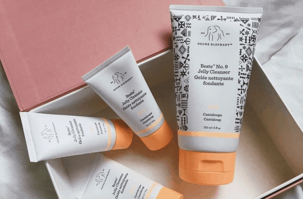 Drunk Elephant Beste Jelly Cleanser Backdrop and products 