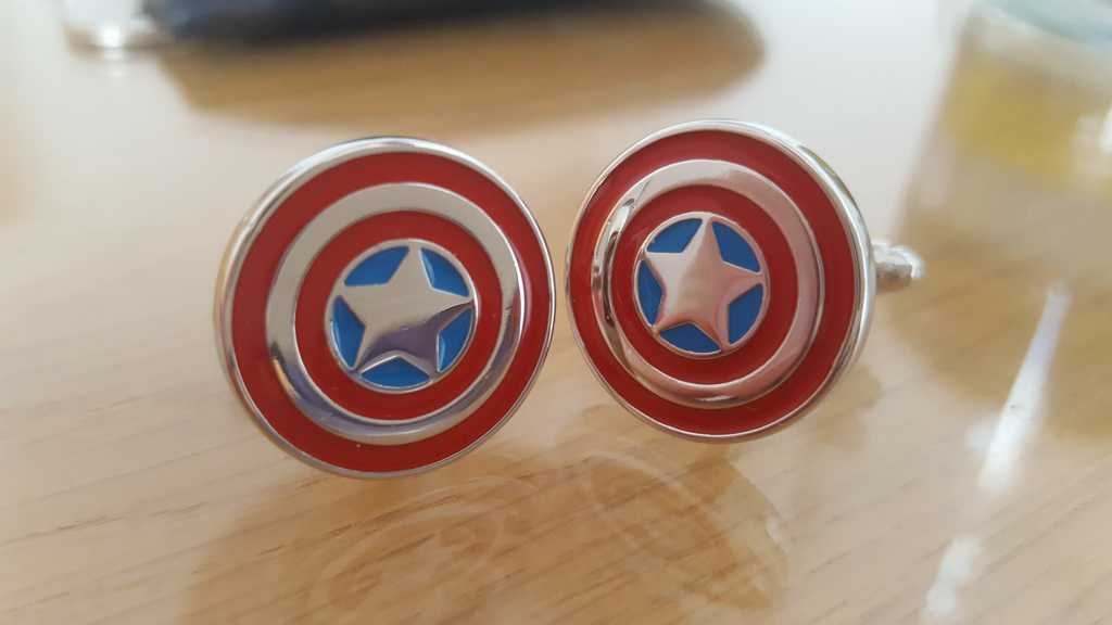 Review: Captain America cufflinks - can cufflinks this cheap be any good? 1