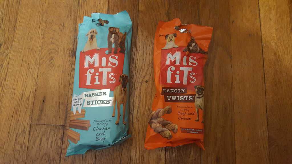 Review: Misfits Nasher Sticks Vs Misfits Tangly Twists - will your dog like them? 1