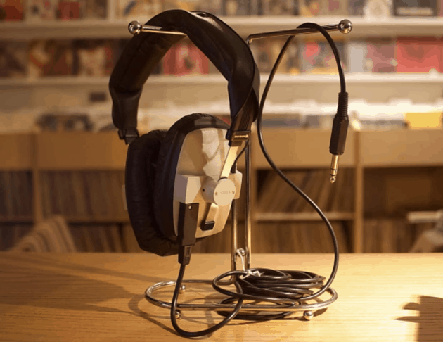 Review Beyerdynamic DT 100 Best Headphones for Musicians