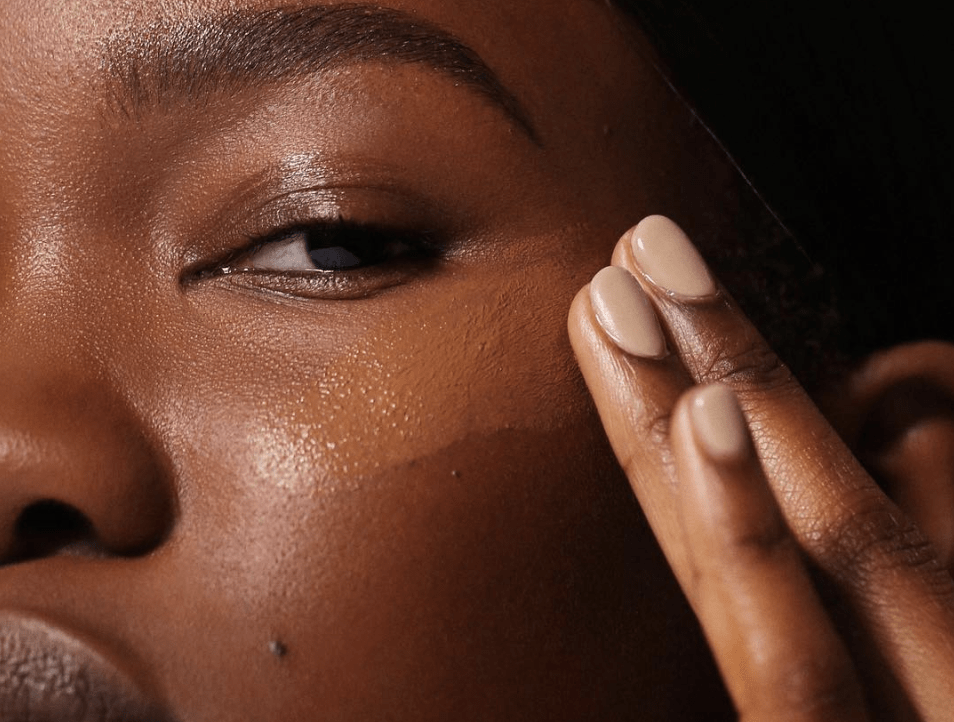 NARS Sheer Glow Foundation Model 2