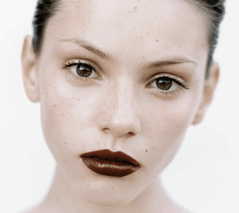 NARS Sheer Glow Foundation on Model