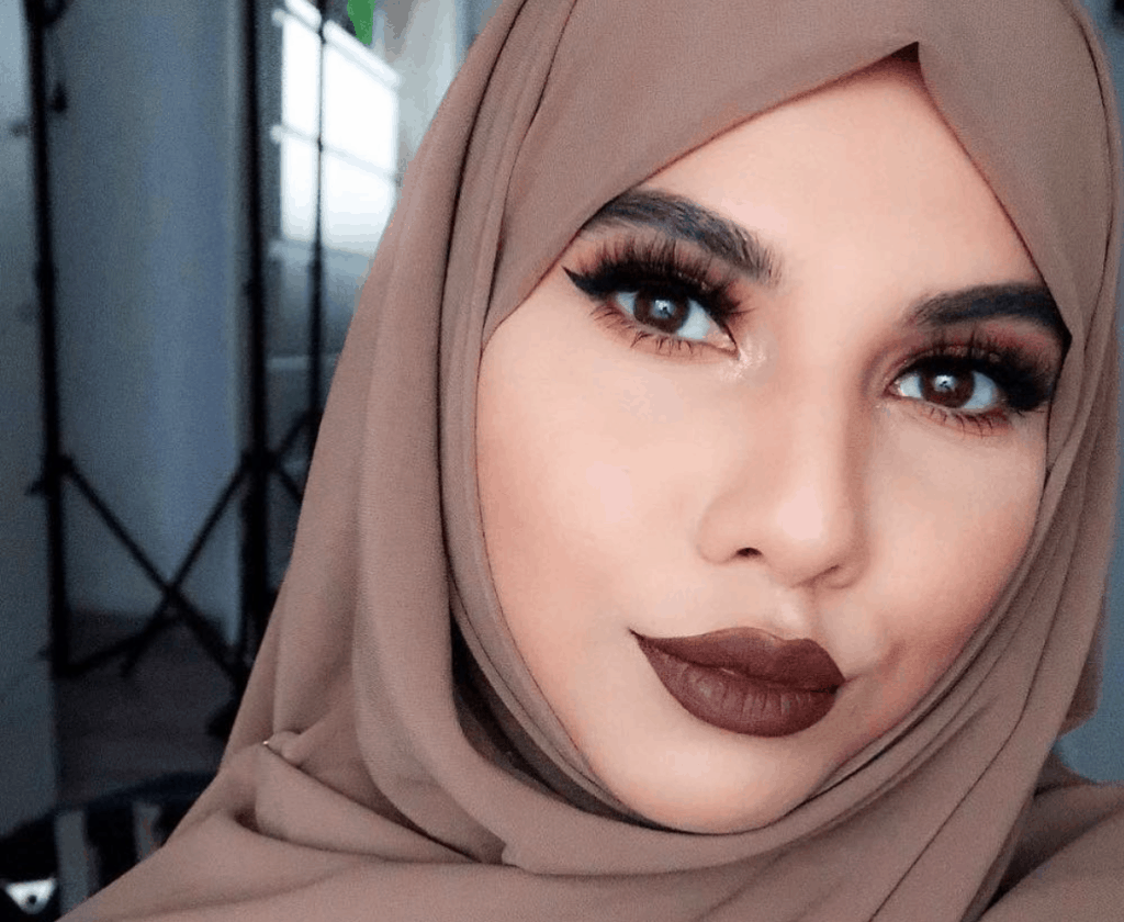 Fenty Beauty Foundation By Rihanna Model 2