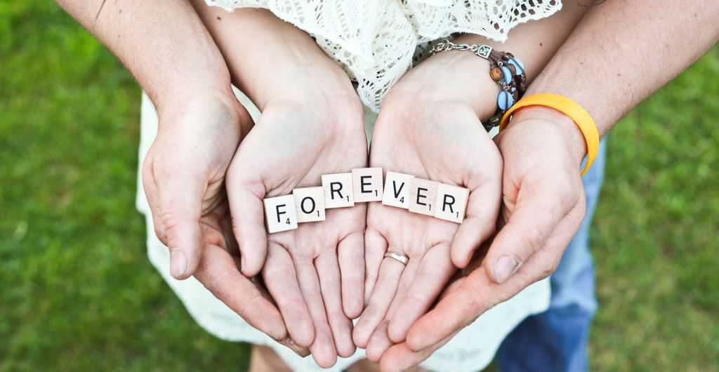 couple holding hands with forever message feature